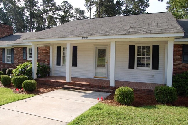 Building Photo - 222 Lakewood Cir
