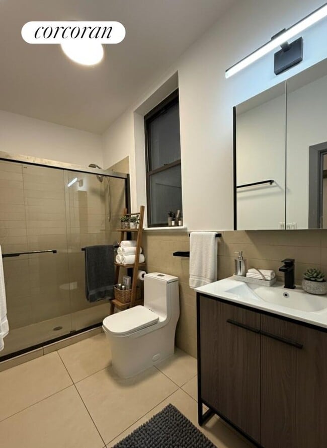 Foto del edificio - 373 Tompkins Ave