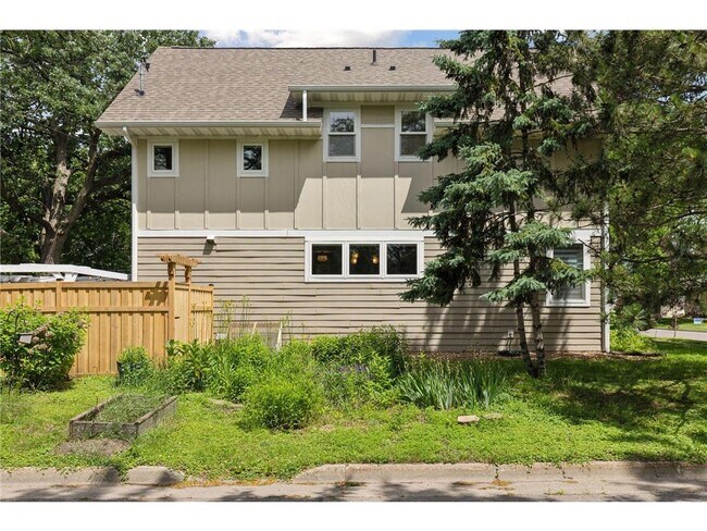 Building Photo - 4101 N James Ave