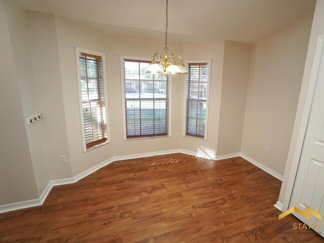 Foto del edificio - 694 Park Valley Cir