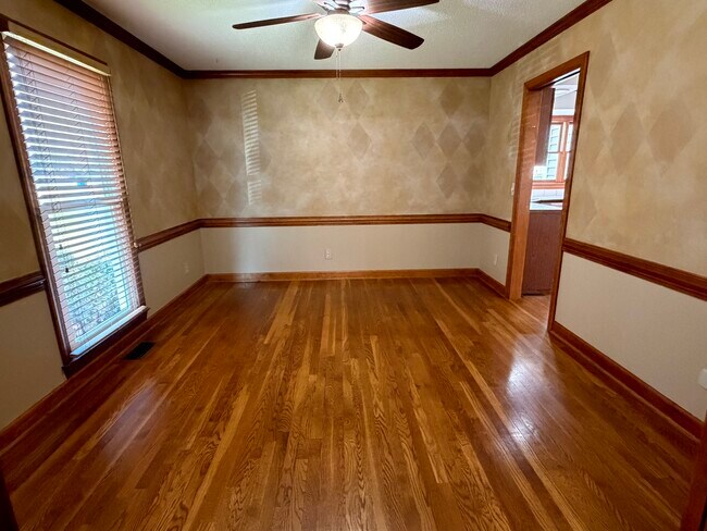 Foto del edificio - 3901 Buncombe Dr