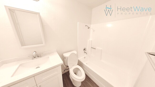 Foto del edificio - Renovated Villas w/Private EV Hookup
