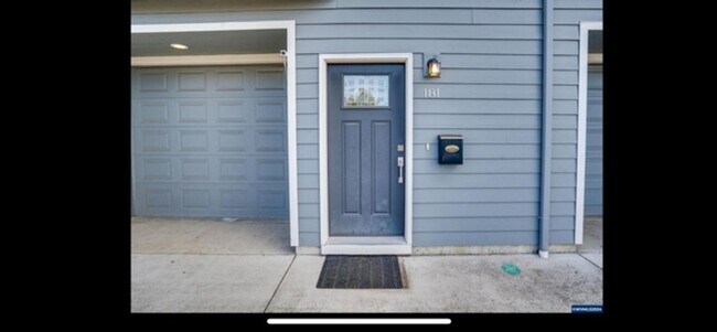Foto del edificio - Charming 3BR Townhome in Lebanon