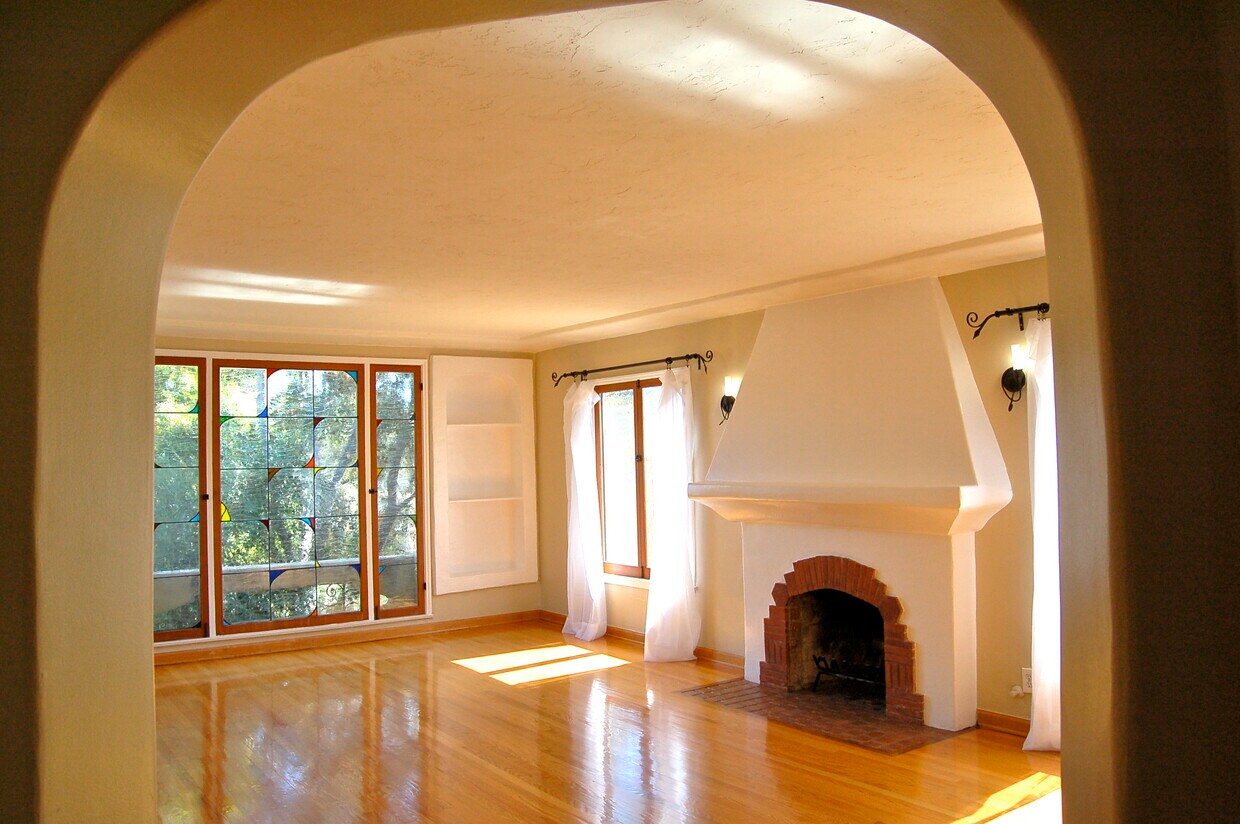 Entry Hall to Liv Rm - 1203 Hi Point St