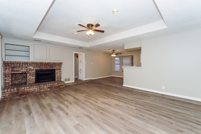 Building Photo - 6029 Paradise Dr