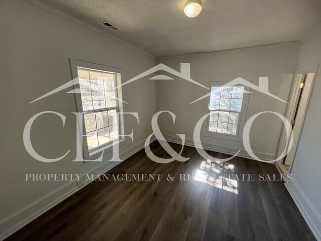 Foto del edificio - 572 Hugh St