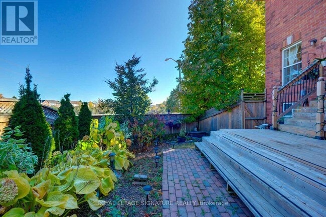 Building Photo - 7 Hawtin Ln