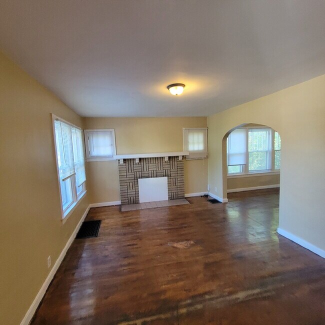 Foto del edificio - Near Westside 2BR Brick House!