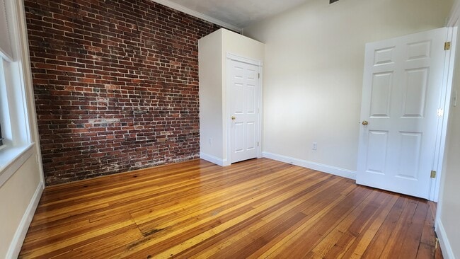 Building Photo - 379 Main St
