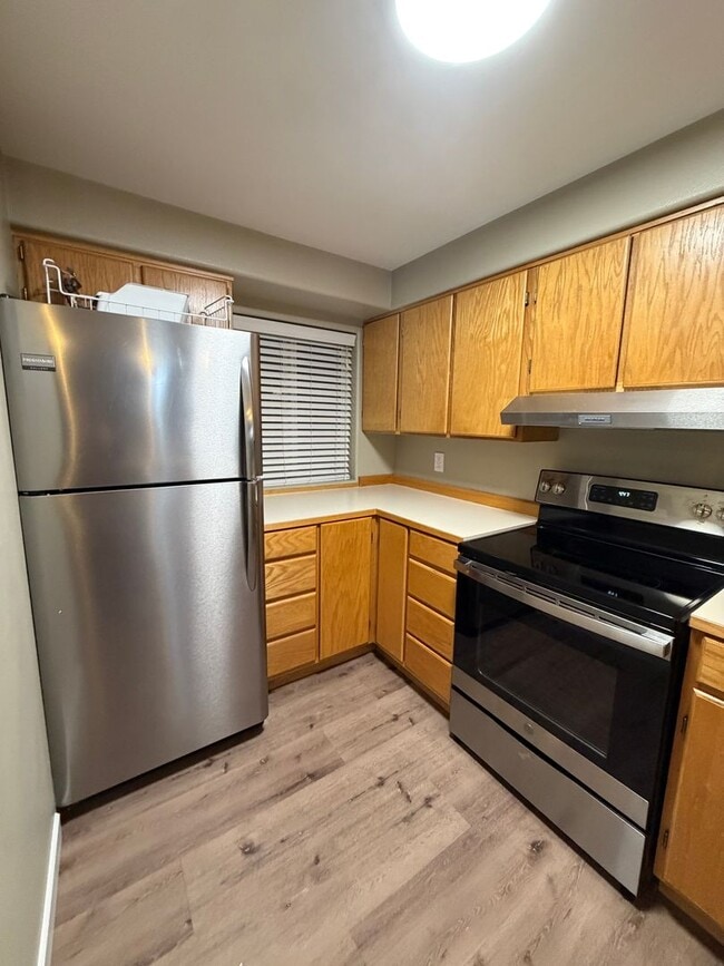 Building Photo - Sunset Shores - Condo For Rent