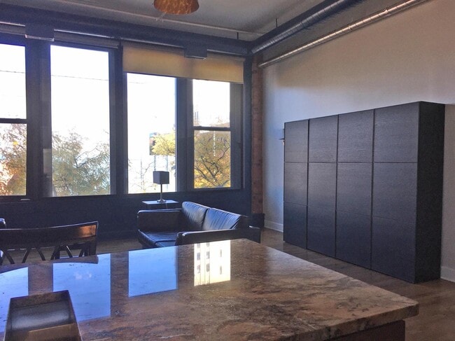 Building Photo - 101 W Liberty St