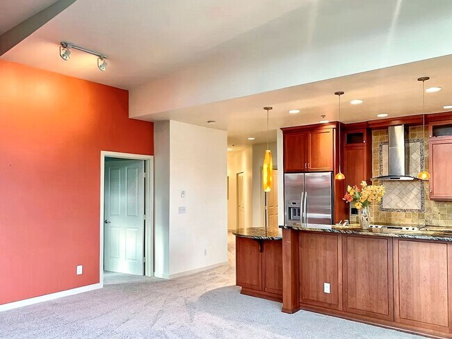 Foto del edificio - Penthouse condo in the ideal location in t...