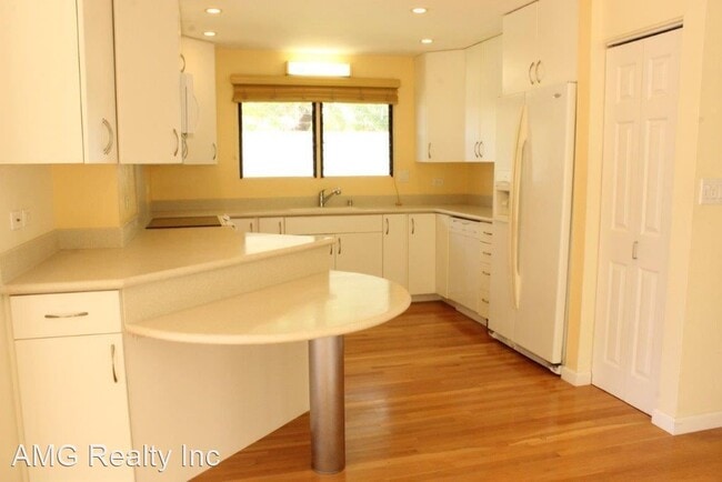 Building Photo - 3 br, 2 bath House - 861 Kulani Street