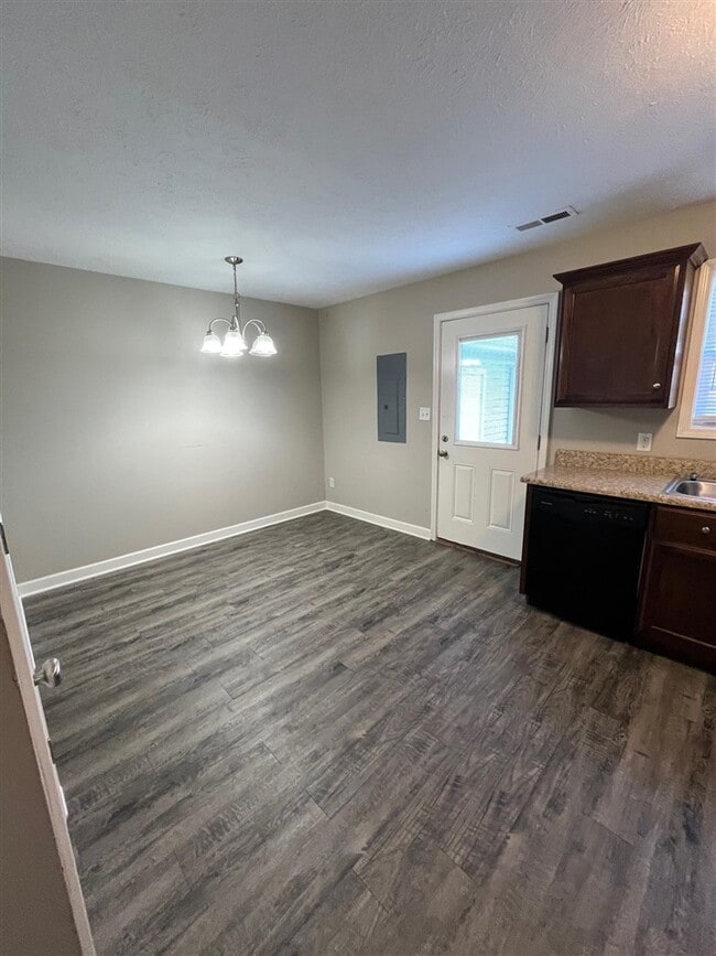 Building Photo - 281 Audley Ave