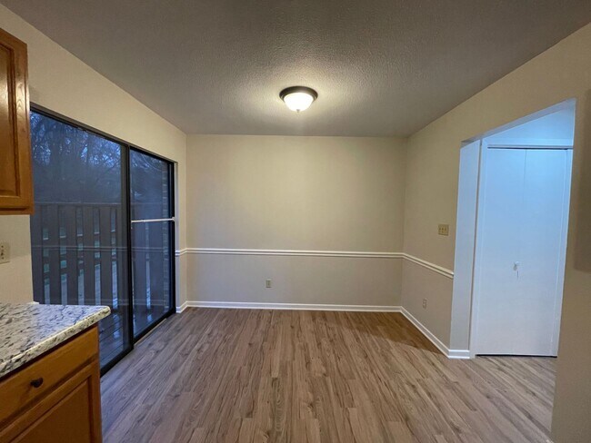 Foto del edificio - 2 bedroom 1.5 bath townhome