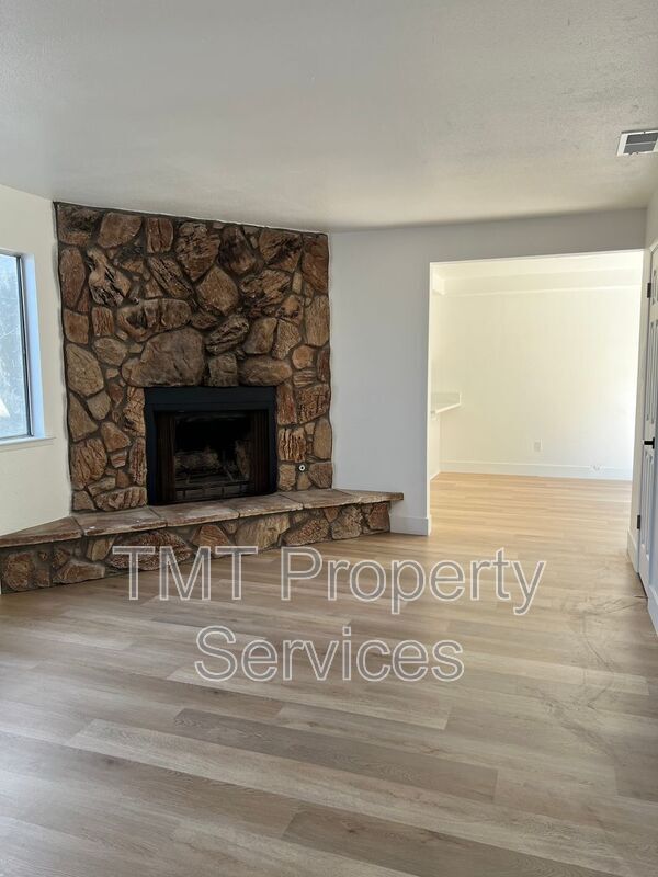 Foto del edificio - 610 E Newlove Dr
