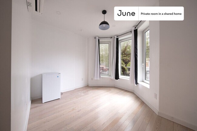 Foto del edificio - Room in Shared 4 bed/2 bath home in Ditmas Park