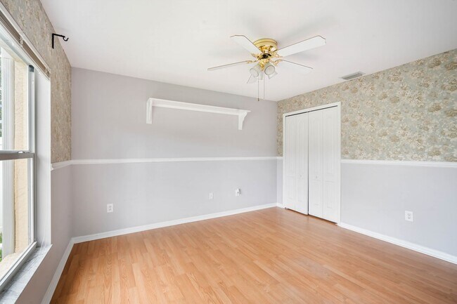 Foto del edificio - Spacious 4BR Pool Home with Jacuzzi in Des...
