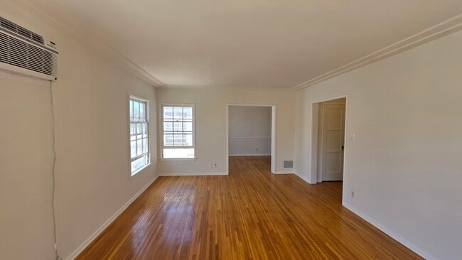 Building Photo - 455 N Hayworth Ave