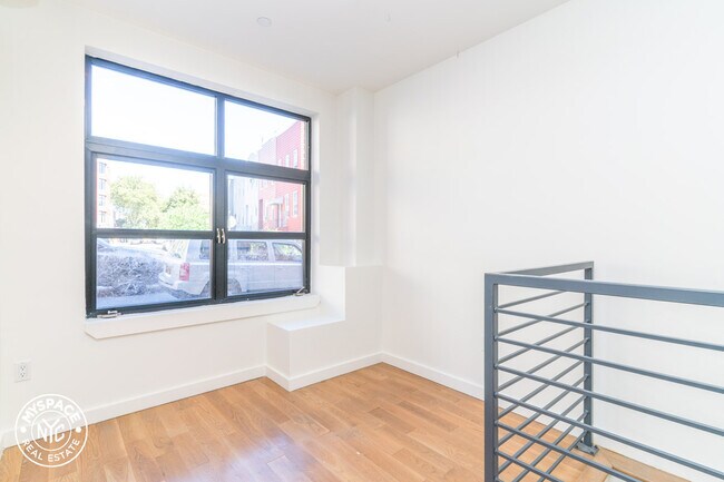 Building Photo - 555 Graham Ave