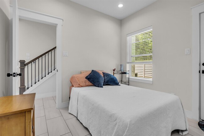 Foto del edificio - 5303 Donovan Gdns Ln