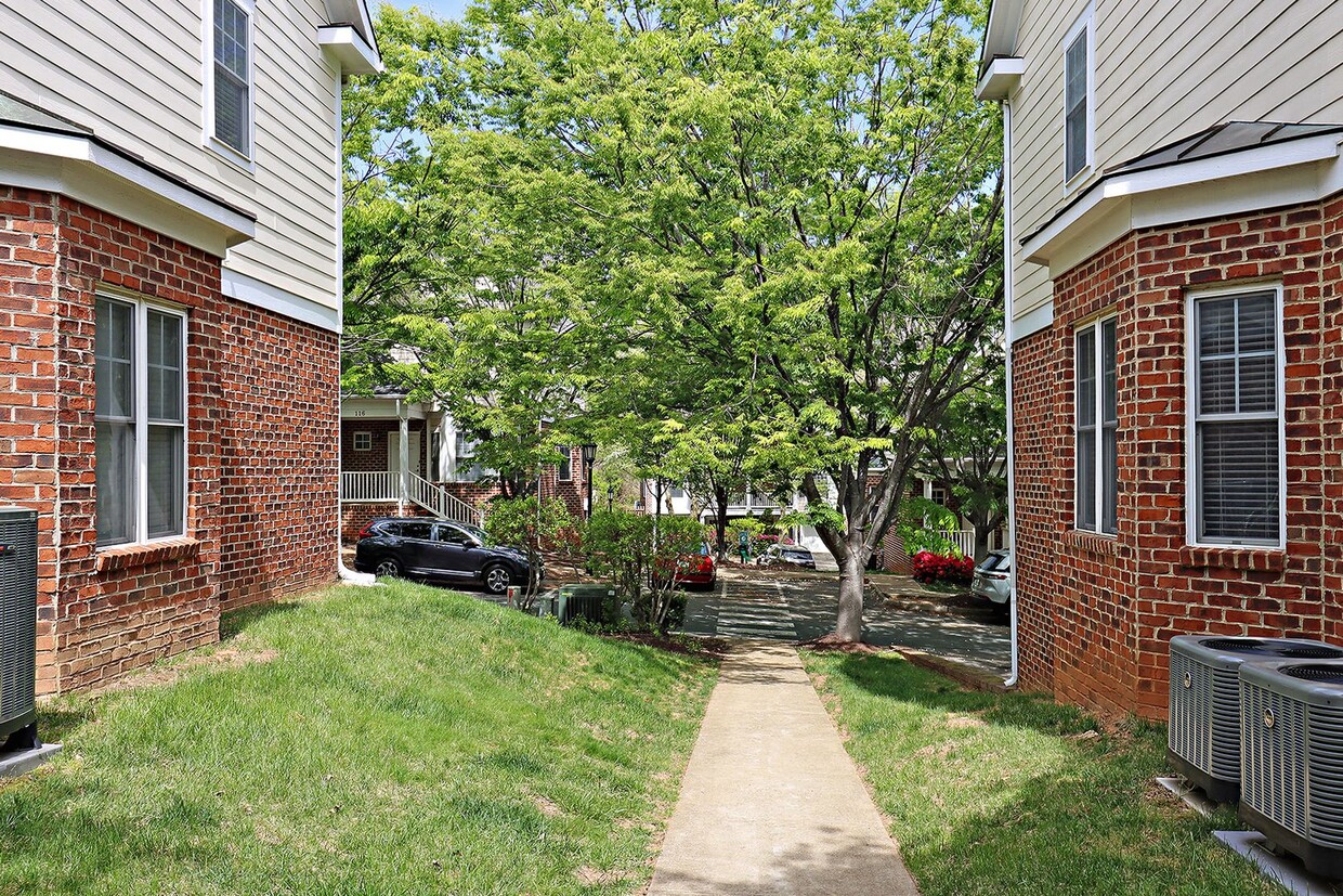 Foto del edificio - End-Unit Willoughby Townes Rental Close To...