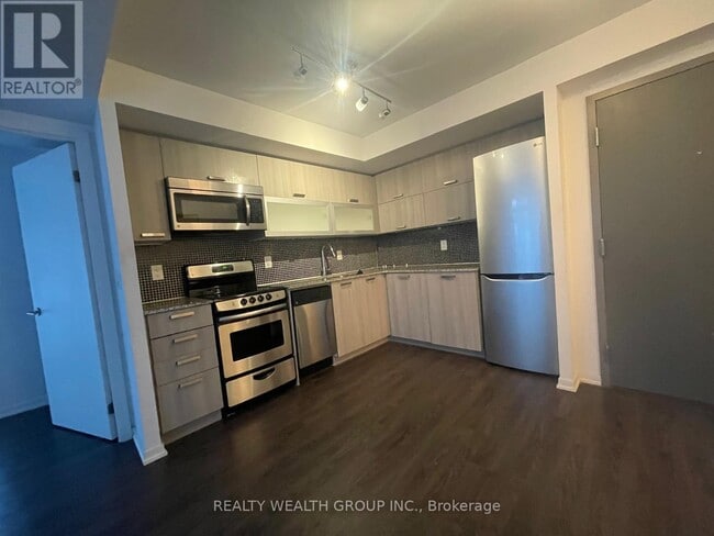 Building Photo - 36 Lisgar St