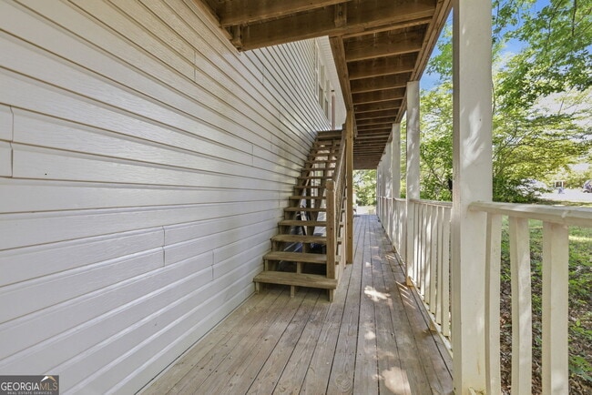 Building Photo - 205 Pineview Dr