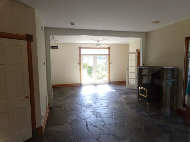 Foto del edificio - MOVE IN SPECIAL - 1/2 off the first FULL m...