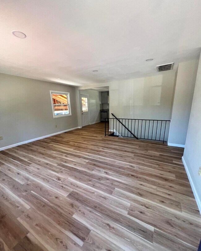 Foto del edificio - 1326 E Longview Dr