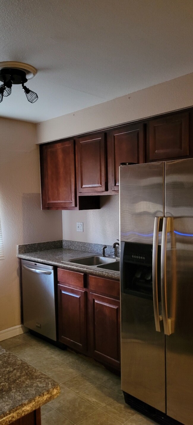 Building Photo - 4310 Sandy River Dr