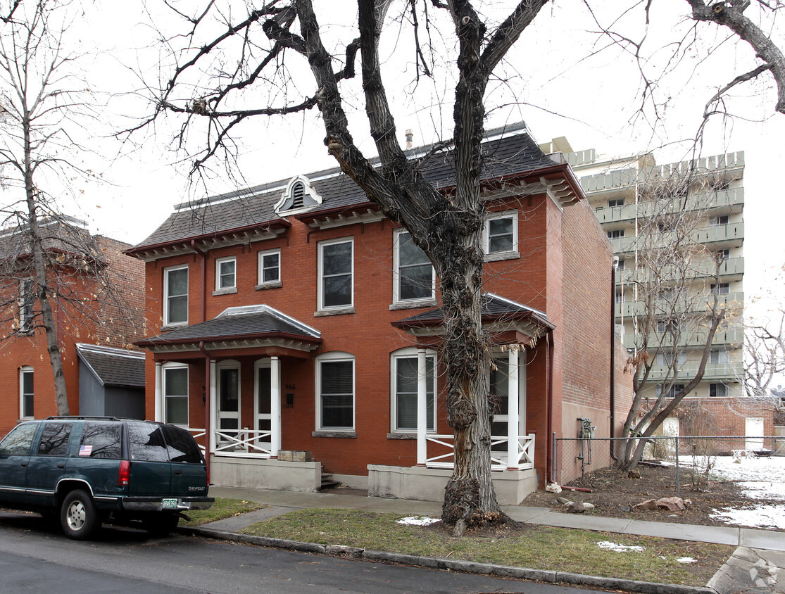 Building Photo - 900 E 10th Ave