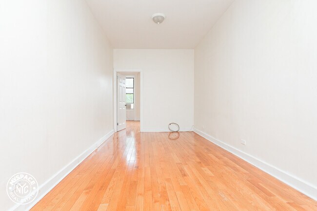 Foto del edificio - 673 Sterling Pl