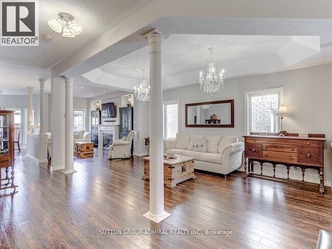 Building Photo - 30 Lacona Crescent