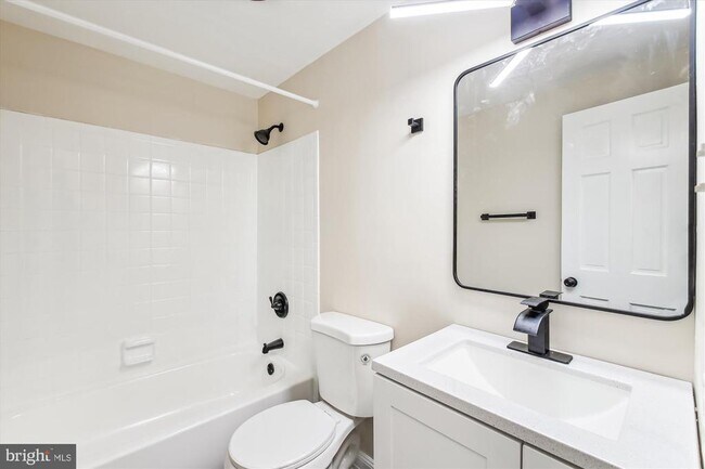 Foto del edificio - 803 Congressional Ct