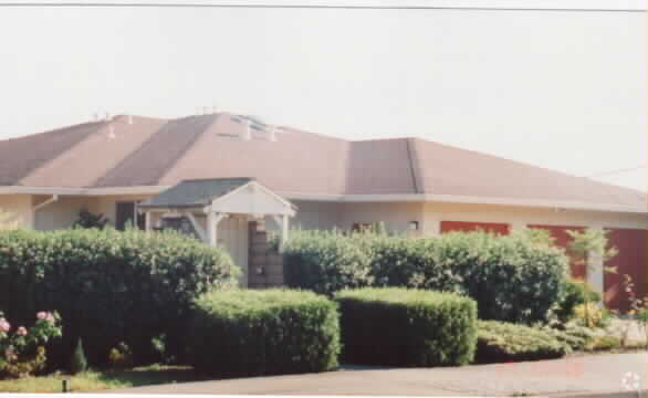 Building Photo - 5594-5596 Raters Rd