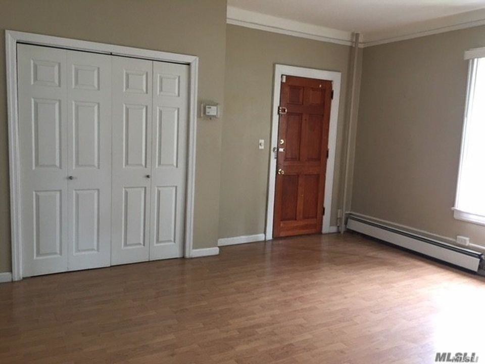 Foto del edificio - 95-19 Woodhaven Ct