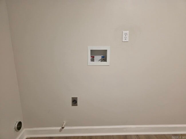 Building Photo - 68 Meadowlark Dr