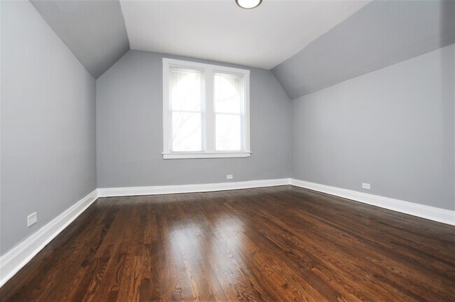 Building Photo - 853 N Francisco Ave