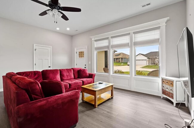 Foto del edificio - 3401 Yellowwood Dr