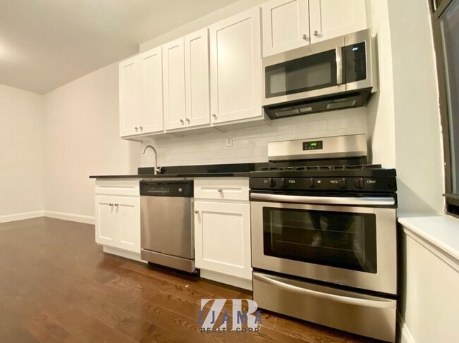 Building Photo - 792 Park Pl