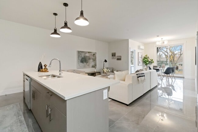 Photo du bâtiment - 1414 Main St