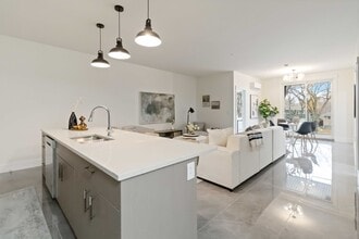 Building Photo - 1414 Main St