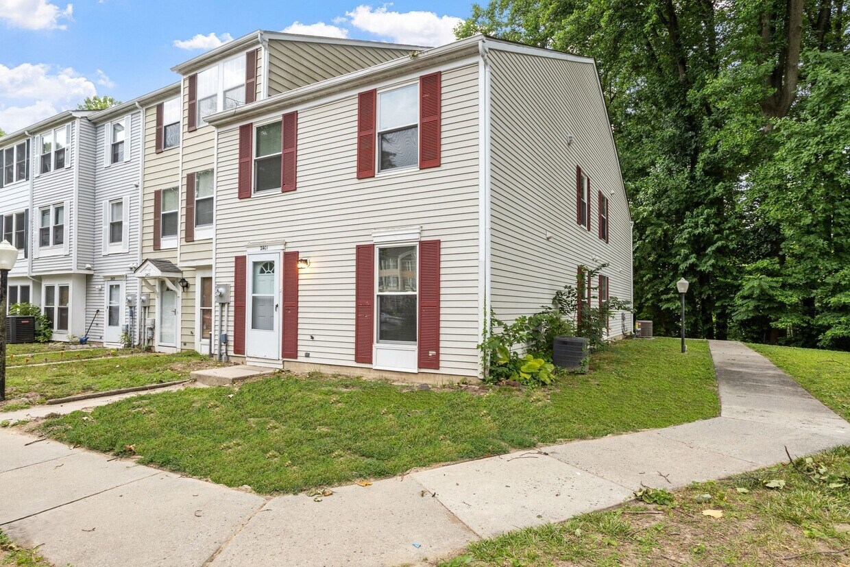 Primary Photo - 2401 Greenwood Dr
