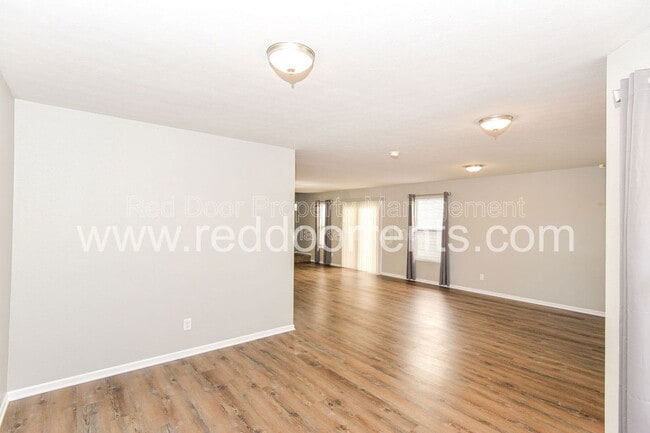 Building Photo - 15445 Border Dr