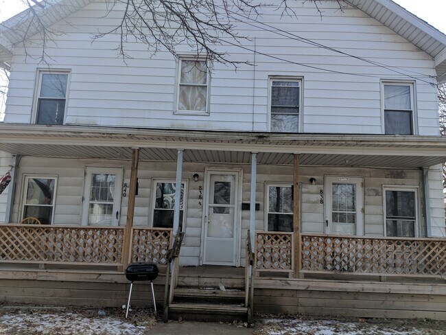 Building Photo - 838 Toledo St