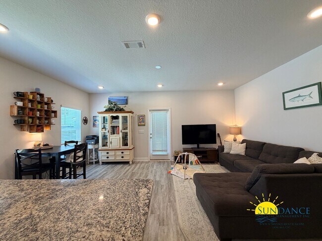 Foto del edificio - Beautiful 3BR Townhome with Smart Home Features Near Eglin & Hurlburt Field!