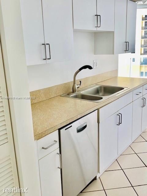Foto del edificio - 3 br, 2 bath House - 16425 Collins Ave Apt...