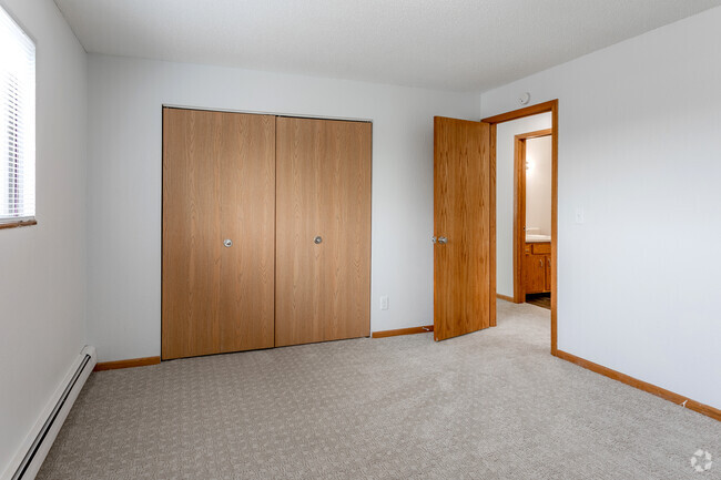 2HAB, 1BA - 950 ft² - Cedar Square Apartments