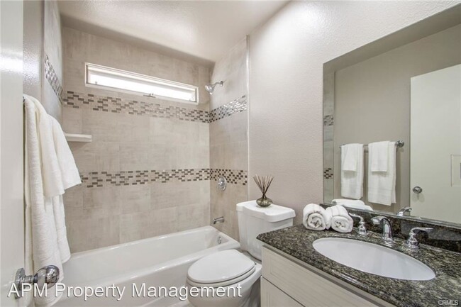Building Photo - 2 br, 2 bath House - 618 1/2 Avocado Avenue